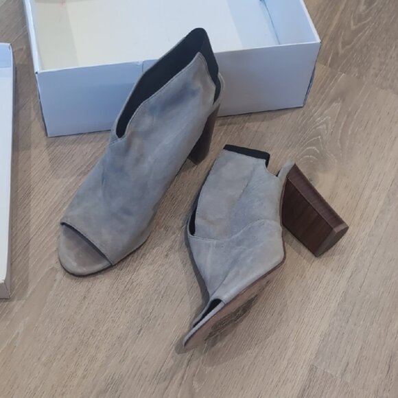 Via Spiga Gray Open-Toe Mules - Picture 1 of 10